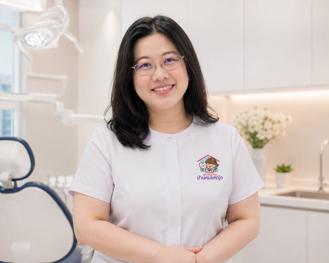 ทพญ. รังสินี เตชวิทูรวงศ์ ทันตแพทย์ผู้ดูแลคลินิกทันตกรรมบ้านหมอหญิง ควนเนียง